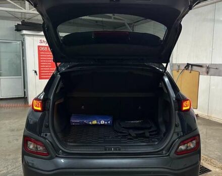 Серый Хендай Kona Electric, объемом двигателя 0 л и пробегом 65 тыс. км за 19900 $, фото 73 на Automoto.ua