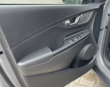 Серый Хендай Kona Electric, объемом двигателя 0 л и пробегом 47 тыс. км за 15950 $, фото 12 на Automoto.ua