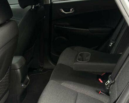 Серый Хендай Kona Electric, объемом двигателя 0 л и пробегом 63 тыс. км за 18450 $, фото 34 на Automoto.ua