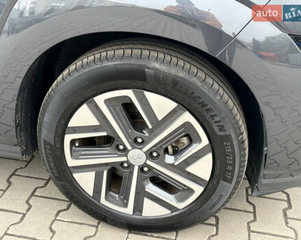 Сірий Хендай Kona Electric, об'ємом двигуна 0 л та пробігом 52 тис. км за 16450 $, фото 74 на Automoto.ua