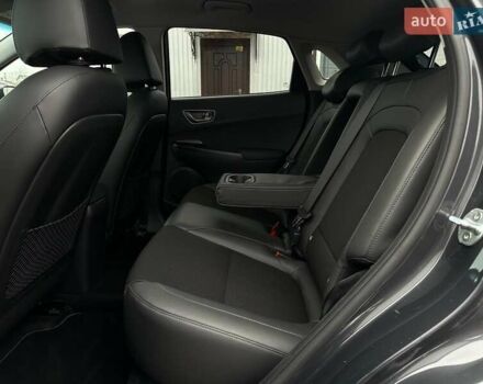 Серый Хендай Kona Electric, объемом двигателя 0 л и пробегом 65 тыс. км за 19900 $, фото 78 на Automoto.ua