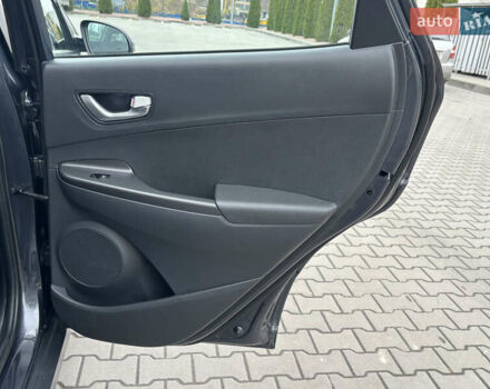 Сірий Хендай Kona Electric, об'ємом двигуна 0 л та пробігом 52 тис. км за 16450 $, фото 62 на Automoto.ua