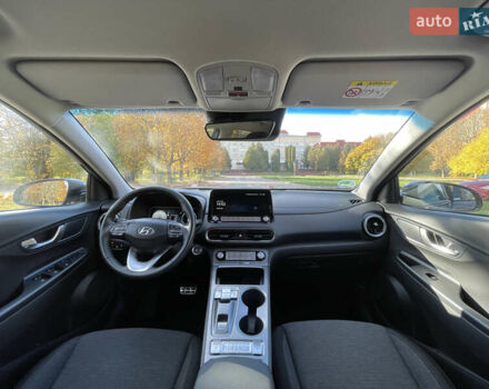 Серый Хендай Kona Electric, объемом двигателя 0 л и пробегом 48 тыс. км за 17390 $, фото 24 на Automoto.ua