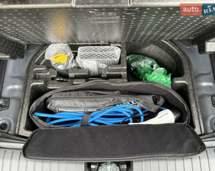 Сірий Хендай Kona Electric, об'ємом двигуна 0 л та пробігом 52 тис. км за 16450 $, фото 56 на Automoto.ua