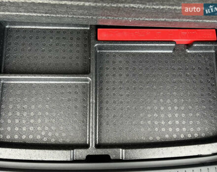 Серый Хендай Kona Electric, объемом двигателя 0 л и пробегом 72 тыс. км за 20154 $, фото 38 на Automoto.ua