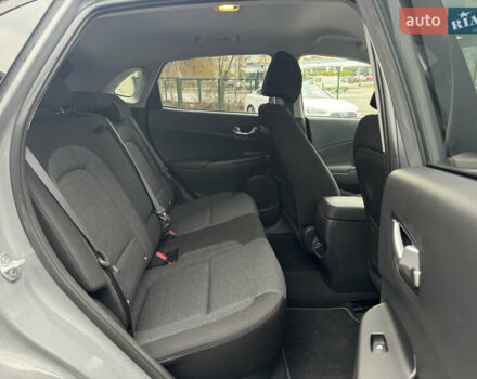 Серый Хендай Kona Electric, объемом двигателя 0 л и пробегом 65 тыс. км за 17999 $, фото 3 на Automoto.ua