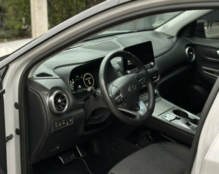 Серый Хендай Kona Electric, объемом двигателя 0 л и пробегом 63 тыс. км за 18450 $, фото 17 на Automoto.ua