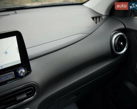 Серый Хендай Kona Electric, объемом двигателя 0 л и пробегом 87 тыс. км за 19552 $, фото 92 на Automoto.ua