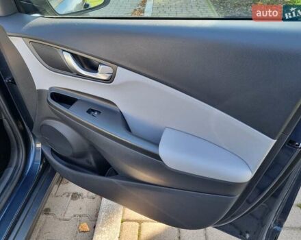 Серый Хендай Kona Electric, объемом двигателя 0 л и пробегом 42 тыс. км за 21500 $, фото 30 на Automoto.ua