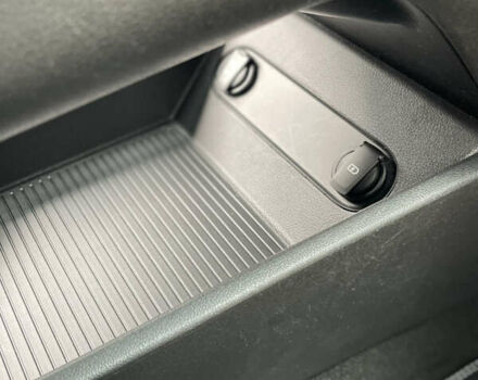 Серый Хендай Kona Electric, объемом двигателя 0 л и пробегом 47 тыс. км за 15950 $, фото 28 на Automoto.ua