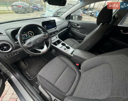 Серый Хендай Kona Electric, объемом двигателя 0 л и пробегом 65 тыс. км за 17999 $, фото 23 на Automoto.ua
