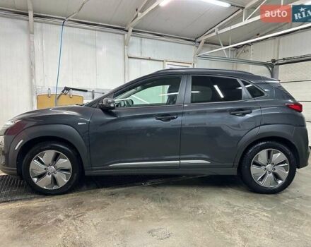 Серый Хендай Kona Electric, объемом двигателя 0 л и пробегом 65 тыс. км за 19900 $, фото 22 на Automoto.ua