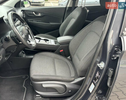 Сірий Хендай Kona Electric, об'ємом двигуна 0 л та пробігом 52 тис. км за 16450 $, фото 27 на Automoto.ua