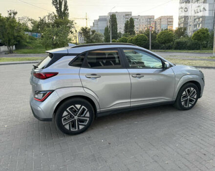 Серый Хендай Kona Electric, объемом двигателя 0 л и пробегом 9 тыс. км за 23900 $, фото 7 на Automoto.ua