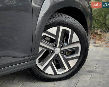 Серый Хендай Kona Electric, объемом двигателя 0 л и пробегом 87 тыс. км за 19552 $, фото 20 на Automoto.ua