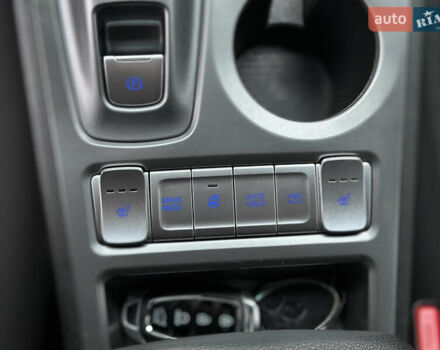 Серый Хендай Kona Electric, объемом двигателя 0 л и пробегом 63 тыс. км за 17900 $, фото 21 на Automoto.ua