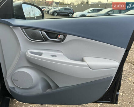 Серый Хендай Kona Electric, объемом двигателя 0 л и пробегом 72 тыс. км за 20154 $, фото 50 на Automoto.ua