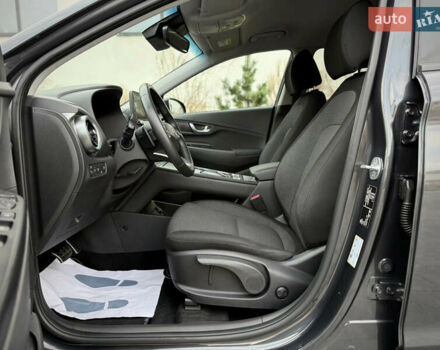 Серый Хендай Kona Electric, объемом двигателя 0 л и пробегом 87 тыс. км за 19552 $, фото 66 на Automoto.ua