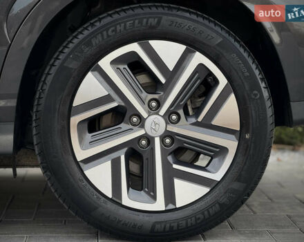 Серый Хендай Kona Electric, объемом двигателя 0 л и пробегом 87 тыс. км за 19552 $, фото 51 на Automoto.ua