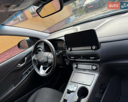 Серый Хендай Kona Electric, объемом двигателя 0 л и пробегом 77 тыс. км за 15999 $, фото 37 на Automoto.ua