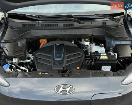 Серый Хендай Kona Electric, объемом двигателя 0 л и пробегом 87 тыс. км за 19552 $, фото 109 на Automoto.ua