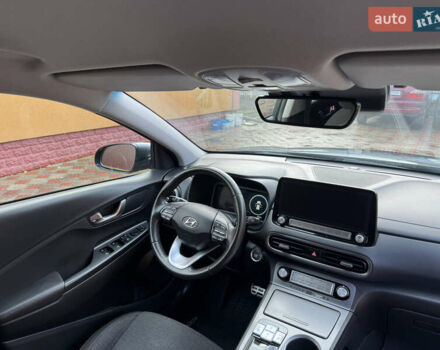 Серый Хендай Kona Electric, объемом двигателя 0 л и пробегом 77 тыс. км за 15999 $, фото 35 на Automoto.ua