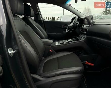 Серый Хендай Kona Electric, объемом двигателя 0 л и пробегом 65 тыс. км за 19900 $, фото 86 на Automoto.ua