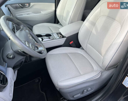 Серый Хендай Kona Electric, объемом двигателя 0 л и пробегом 72 тыс. км за 20154 $, фото 29 на Automoto.ua