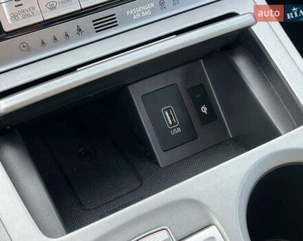 Серый Хендай Kona Electric, объемом двигателя 0 л и пробегом 72 тыс. км за 20154 $, фото 58 на Automoto.ua