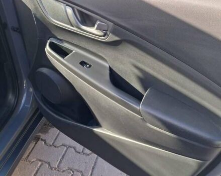 Серый Хендай Kona Electric, объемом двигателя 0 л и пробегом 45 тыс. км за 15999 $, фото 31 на Automoto.ua