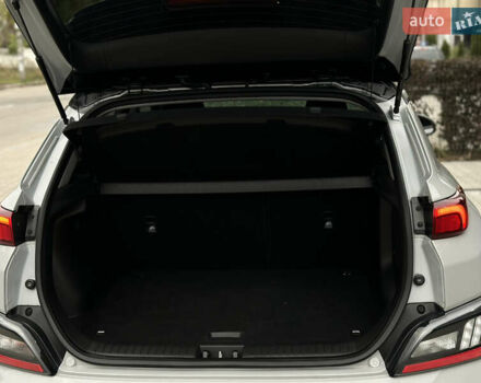 Серый Хендай Kona Electric, объемом двигателя 0 л и пробегом 63 тыс. км за 18450 $, фото 40 на Automoto.ua