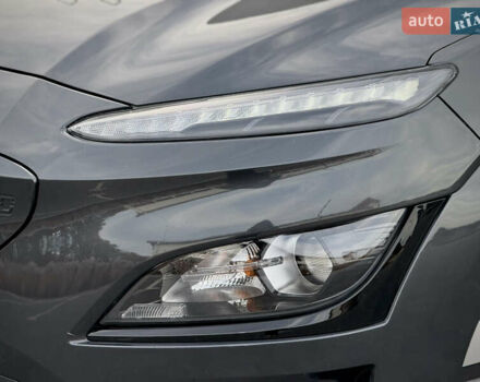 Серый Хендай Kona Electric, объемом двигателя 0 л и пробегом 87 тыс. км за 19552 $, фото 10 на Automoto.ua