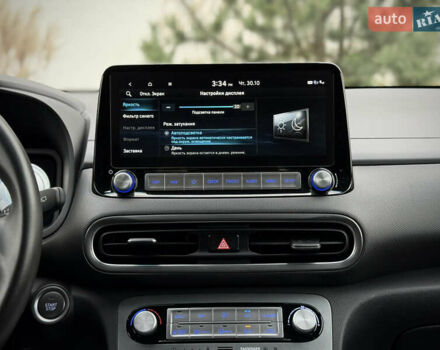 Серый Хендай Kona Electric, объемом двигателя 0 л и пробегом 87 тыс. км за 19552 $, фото 100 на Automoto.ua