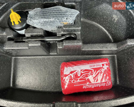 Серый Хендай Kona Electric, объемом двигателя 0 л и пробегом 72 тыс. км за 20154 $, фото 39 на Automoto.ua