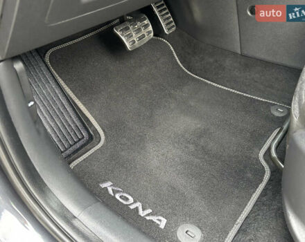 Сірий Хендай Kona Electric, об'ємом двигуна 0 л та пробігом 52 тис. км за 16450 $, фото 45 на Automoto.ua