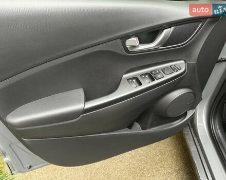 Сірий Хендай Kona Electric, об'ємом двигуна 0 л та пробігом 44 тис. км за 17600 $, фото 42 на Automoto.ua