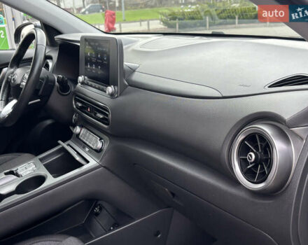 Сірий Хендай Kona Electric, об'ємом двигуна 0 л та пробігом 52 тис. км за 16450 $, фото 68 на Automoto.ua