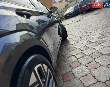 Серый Хендай Kona Electric, объемом двигателя 0 л и пробегом 77 тыс. км за 15999 $, фото 67 на Automoto.ua