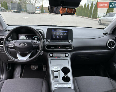 Сірий Хендай Kona Electric, об'ємом двигуна 0 л та пробігом 52 тис. км за 16450 $, фото 25 на Automoto.ua