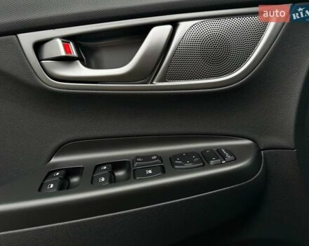 Серый Хендай Kona Electric, объемом двигателя 0 л и пробегом 65 тыс. км за 19900 $, фото 5 на Automoto.ua