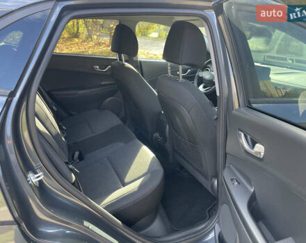 Серый Хендай Kona Electric, объемом двигателя 0 л и пробегом 48 тыс. км за 17390 $, фото 19 на Automoto.ua