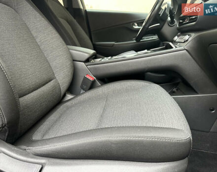 Сірий Хендай Kona Electric, об'ємом двигуна 0 л та пробігом 44 тис. км за 17600 $, фото 17 на Automoto.ua