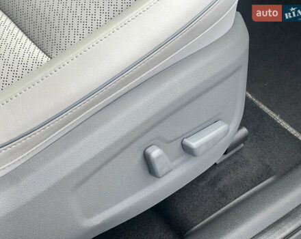 Серый Хендай Kona Electric, объемом двигателя 0 л и пробегом 72 тыс. км за 20154 $, фото 49 на Automoto.ua