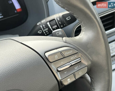 Серый Хендай Kona Electric, объемом двигателя 0 л и пробегом 72 тыс. км за 20154 $, фото 56 на Automoto.ua