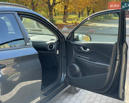 Серый Хендай Kona Electric, объемом двигателя 0 л и пробегом 48 тыс. км за 17390 $, фото 20 на Automoto.ua