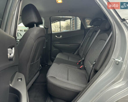 Серый Хендай Kona Electric, объемом двигателя 0 л и пробегом 65 тыс. км за 17999 $, фото 36 на Automoto.ua