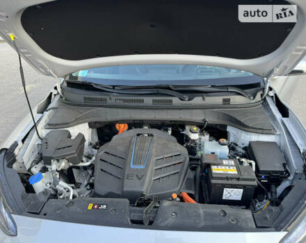 Сірий Хендай Kona Electric, об'ємом двигуна 0 л та пробігом 9 тис. км за 23900 $, фото 19 на Automoto.ua