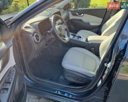 Серый Хендай Kona Electric, объемом двигателя 0 л и пробегом 42 тыс. км за 21500 $, фото 9 на Automoto.ua