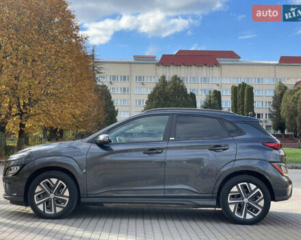 Серый Хендай Kona Electric, объемом двигателя 0 л и пробегом 48 тыс. км за 17390 $, фото 3 на Automoto.ua
