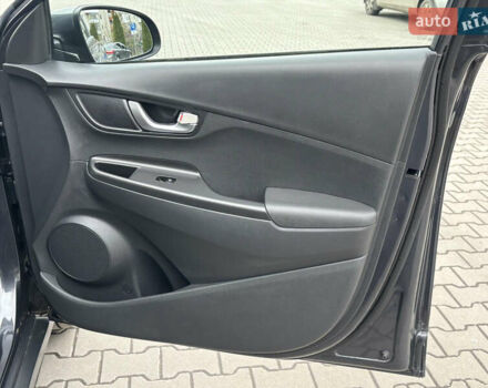 Сірий Хендай Kona Electric, об'ємом двигуна 0 л та пробігом 52 тис. км за 16450 $, фото 69 на Automoto.ua